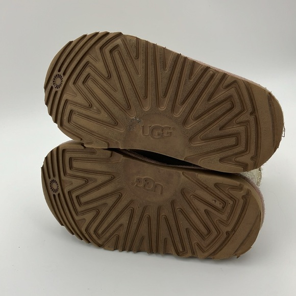 Ugg Gita Boots - Picture 5 of 6